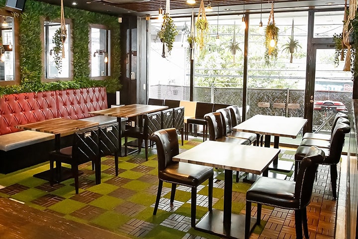 SAFARI CAFÉ DINING BAR