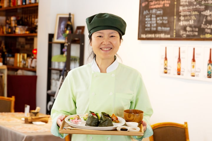 ダイニング螺鈿