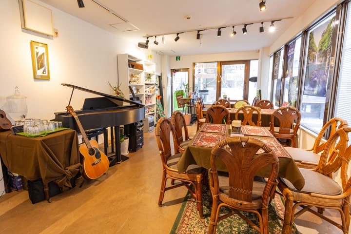 ダイニング螺鈿