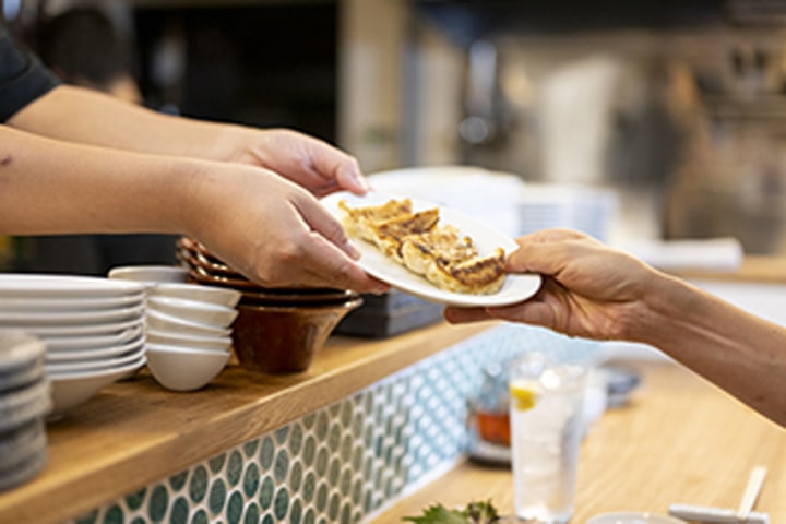 フウフウトウ 浜松町駅前